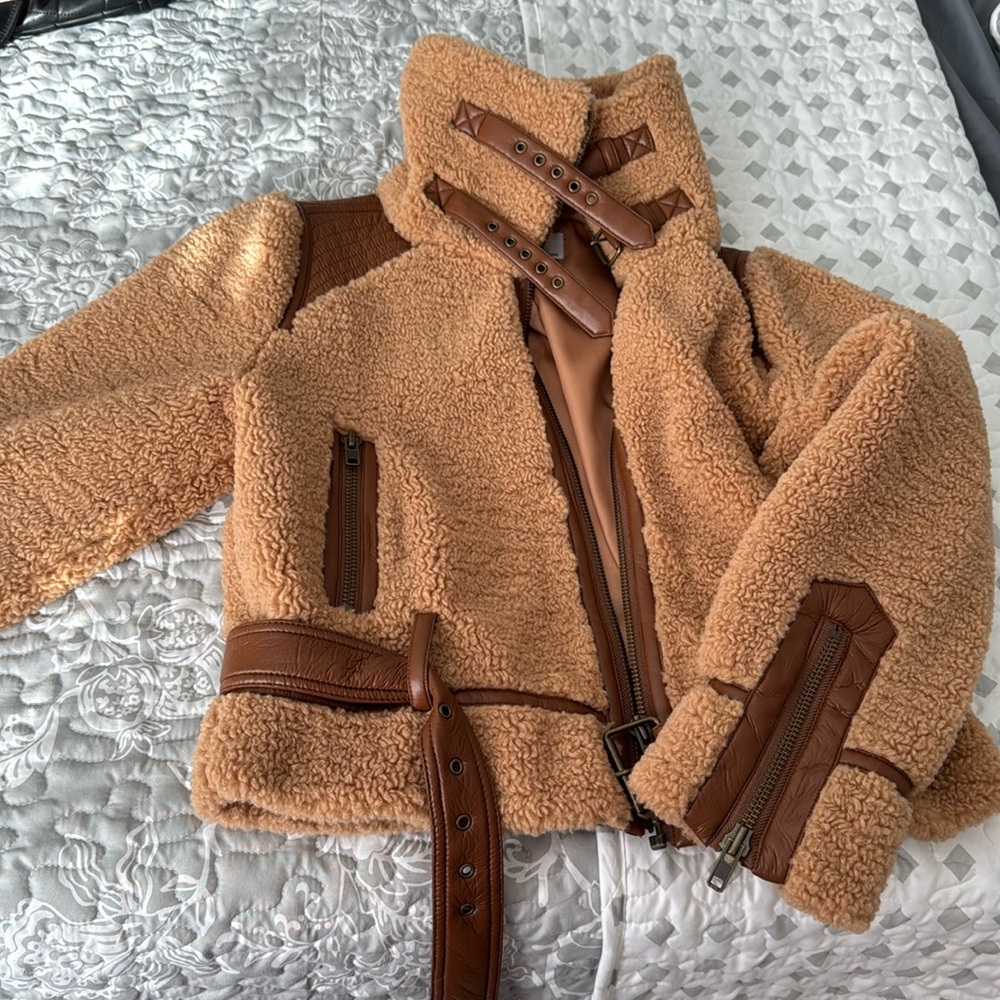 Dh New York brown Sherpa and leather bomber in great condition